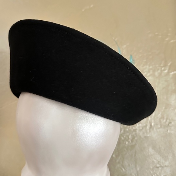 DRAMATIC 1940s\' BLACK FELT \